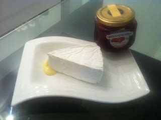 CHEFF'S DA CASA ®: Queijo Brie com Geleia de Amora