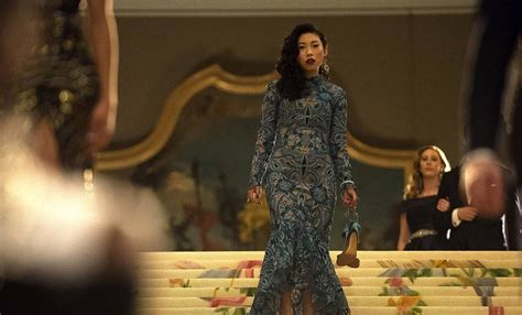 Theres A Story Behind The Met Gala Gowns The Stars Wore In Oceans 8