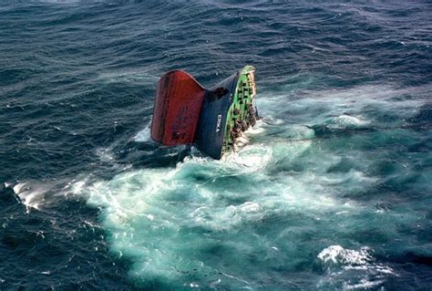 Pingl Par Francois Souchet Sur Shipwrecks Ship Breakings Ships