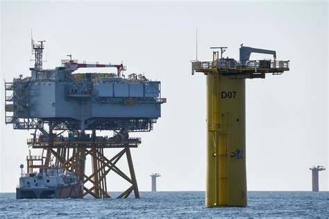 Le Premier Parc Olien Offshore De France Sort La T Te De L Eau France