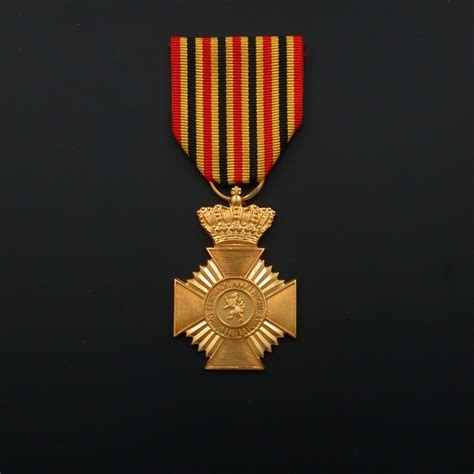 Décoration Officielle militaire Médaille 2ème classe Barrette uniforme