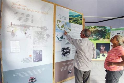 Turis India Wisata ke Tempat Fosil Homo Floresiensis di Manggarai NTT