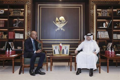 Qcb Meets With Us Official Read Qatar Tribune On The Go For