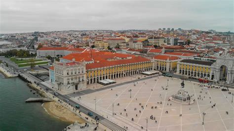 Plaza Del Comercio Lisboa Puerta De Entrada A La Ciudad Europe Travel