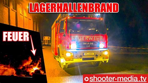 LAGERHALLENBRAND METERHOHE FLAMMEN Feuerwehr Beim Brand Im