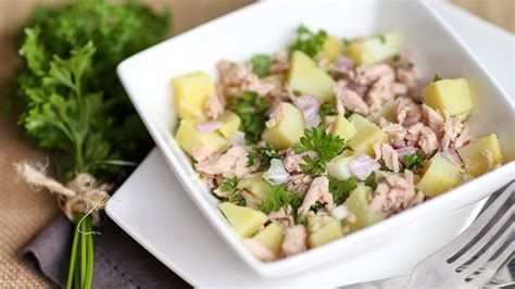 Ensalada de atún garbanzos y papa de 293 Kcal Receta fácil en la app