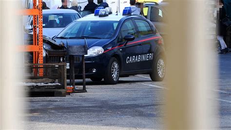 Un Muro Gli Crolla Addosso Muore Schiacciato Nell Abitacolo