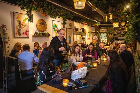 Bij Moluks Restaurant Sana Sini In Den Haag Zijn De Sfeer En Het Eten