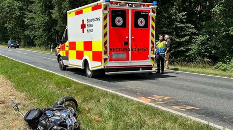 Unfall Drama In Bayern Motorradfahrer Berholt Fahrzeugkolonne Dann