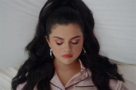 I Can T Get Enough Lyrics By Selena Gomez J Balvin Ft Benny Blanco