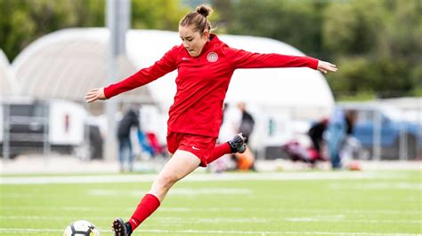 Olivia Moultrie, 15, signs with Portland Thorns after NWSL dispute ...