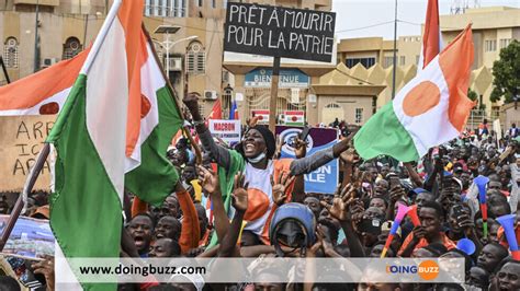 Niger La Population C L Bre De D Part De L Ambassadeur De France En