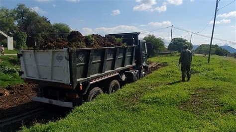 Municipal Avanzan Las Tareas De Limpieza Del Canal Juan Xxiii En Zona