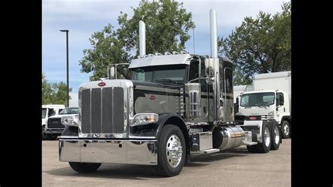 Beautiful Peterbilt 389 Flattop Greyblack Seminole Paint Scheme