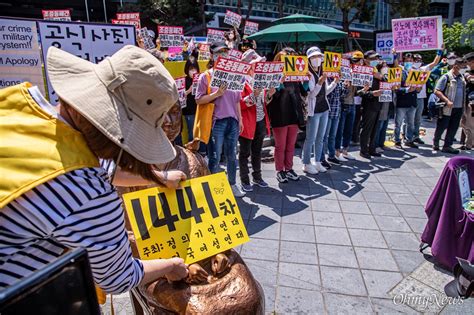 27일 오후 서울 종로구 옛 일본대사관 앞에서 제144 오마이포토