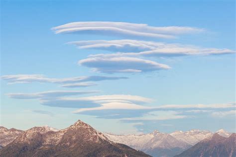 Lenticular Clouds Explained Formation Appearance And Facts