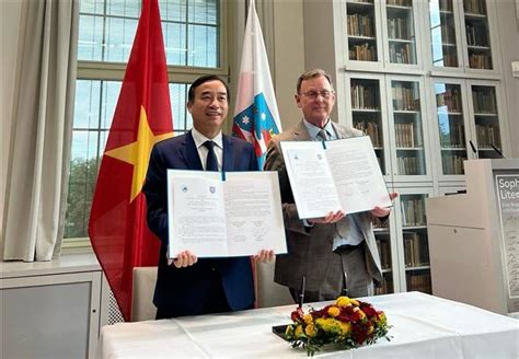 Da Nang German State Ink MoU On Cooperation Vietnam VietnamPlus