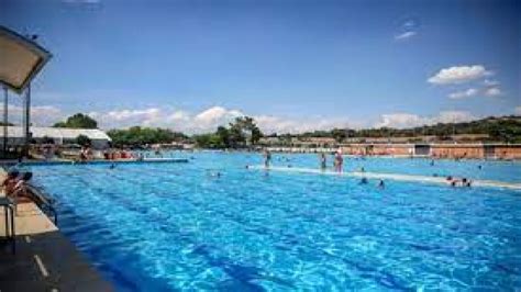 Muere ahogado un niño de 8 años en una piscina de Santa Coloma