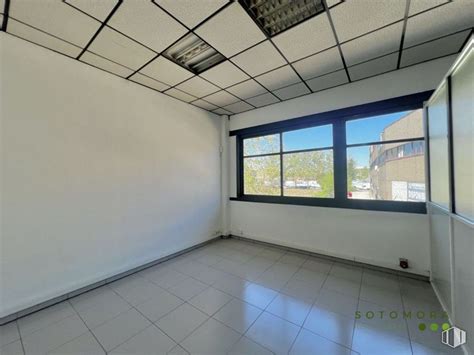 Venta de naves Avenida Montes de Oca 19 San Sebastián de los Reyes