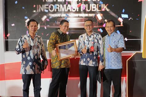 Kota Cirebon Raih Penghargaan Sebagai Badan Publik Informatif Kategori