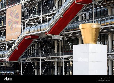 France Paris Centre Pompidou By Architects Renzo Piano Richard