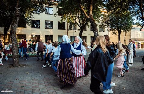 Etninės kultūros akcija Visa Lietuva šoka Šilalėje Šilalės kultūros