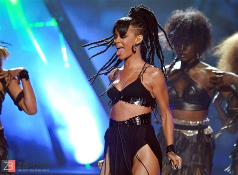 Rihanna Performing At American Idol Grand Finale Display ZB Porn