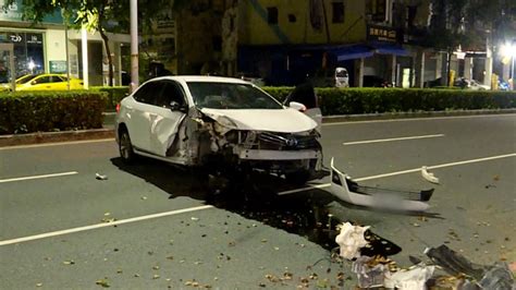 深夜「撞」況多！救護車碰撞機車 轎車疲勞駕駛撞路樹｜東森新聞：新聞在哪 東森就在哪裡