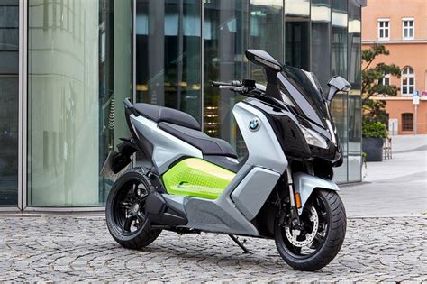 Bmw C Evolution An Electric Scooter That Hauls Like A Motorcycle