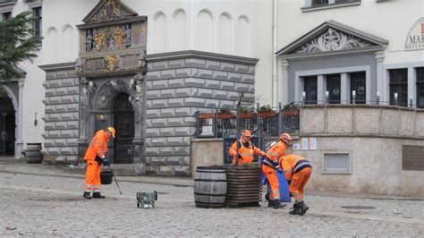 Silvesterm Ll Tonnenweise Von Stra En Und Pl Tzen In Gera Gekehrt