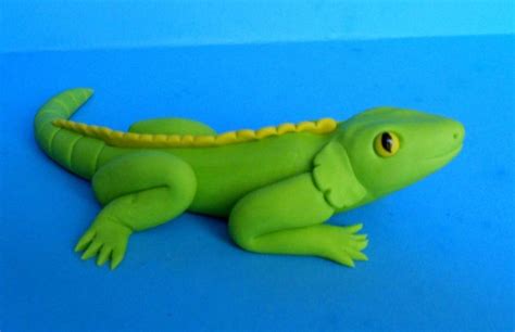 Reptile Spider Cake Toppers Feature A Snake Iguana Turtle Tree