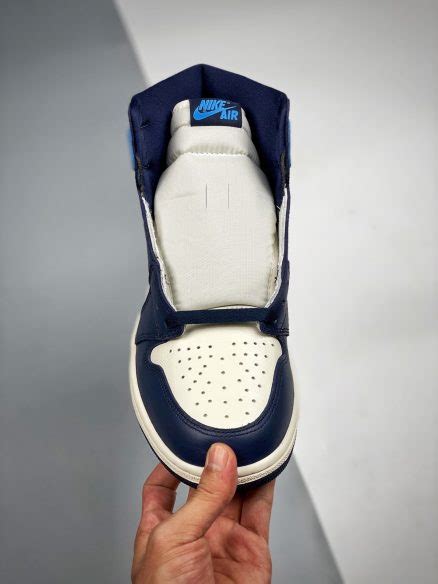 Air Jordan 1 Retro "Obsidian" - Kelvingift