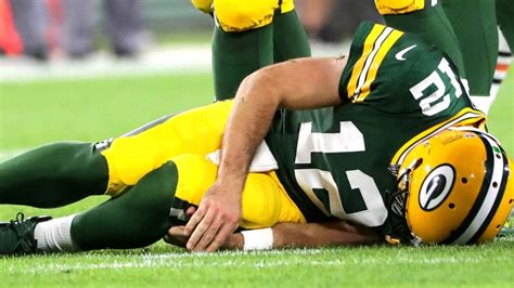 Aaron Rodgers Knee Of Green Back Packers Returns To Game