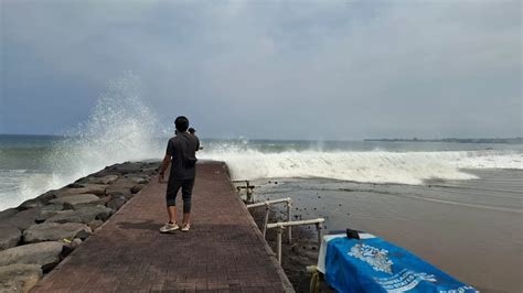 Ancaman Abrasi Meluas Ombak Besar Terjang Pesisir Pantai Kabupaten