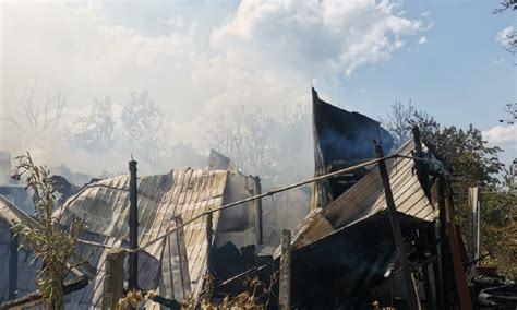 Imagini cu incendiul violent de la Ceptura O casă s a făcut scrum