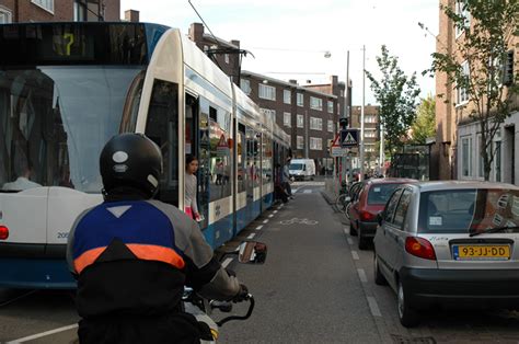 Inhalen Van Trams En Bussen Op Een Halte Theoriecursus Nl