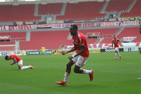 Internacional Defende Invencibilidade De Anos Contra O Corinthians No