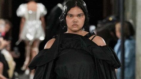 Intip Gaya Shahnaz Indira Model Plus Size Pertama Dari Indonesia Di