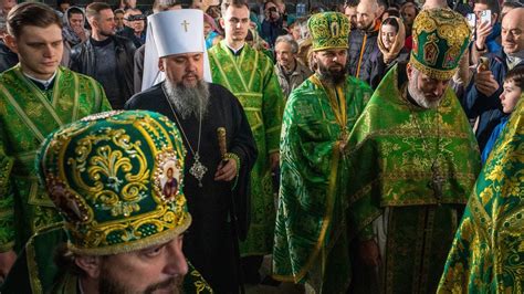 Ukrainians Celebrate Palm Sunday In Church Marred By Dispute