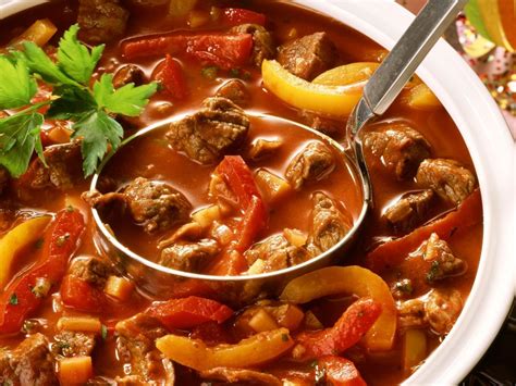 Gulasch Mit Paprika Und Petersilie Rezept EAT SMARTER