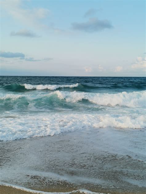 Sea Waves Pictures | Download Free Images on Unsplash