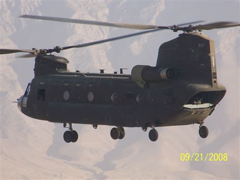 Boeing CH-47D Chinook helicopter 85-24337.