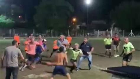 Pelea En Una Cancha De F Tbol De Ferr Diario Democracia