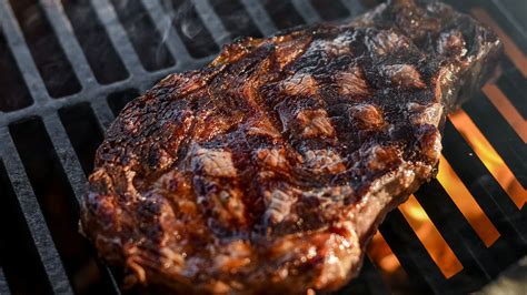 Perfect Grill Marks Are Actually A Bad Omen For Quality Steaks