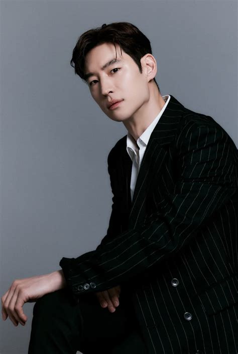 Pin by Ana María Sandoval Poveda on Lee Je Hoon | Handsome korean ...