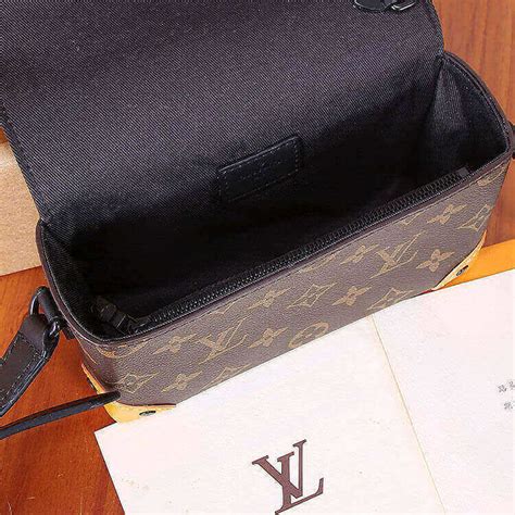 LV Steamer Wearable Wallet Onlinefakes