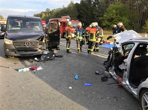 B Unfall Mit Einem Toten Mehreren Verletzten Zwischen Hirschaid