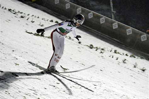 Salto Con Gli Sci Daniel Tschofenig Conquista Wisla Su Deschwanden E