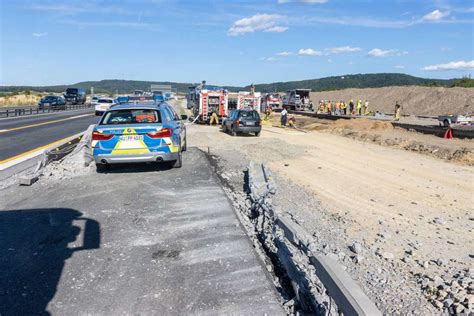 Franken Schweinetransporter Kippt Um Tiere Tot Oberfranken