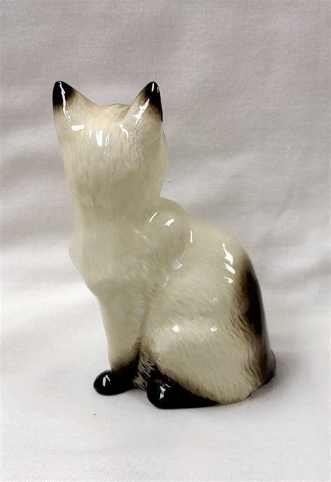 Beautiful Vintage Porcelain Siamese Cat Figurine Beswick England